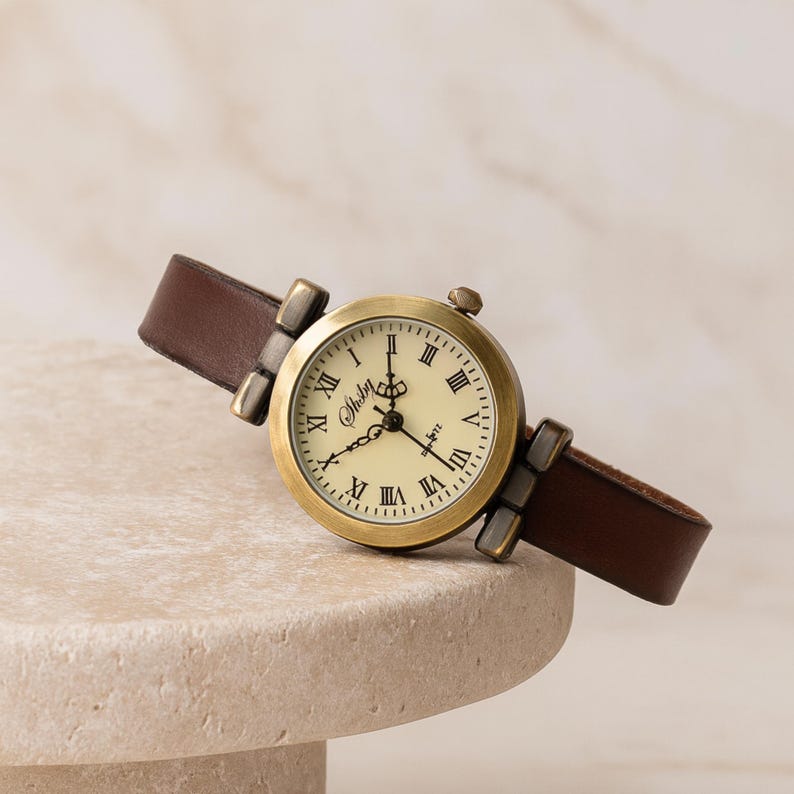 Vintage Women’s Quartz Leather Strap Watch – Classic Analog Retro Fashion Accessory & Elegant Daily Timepiece