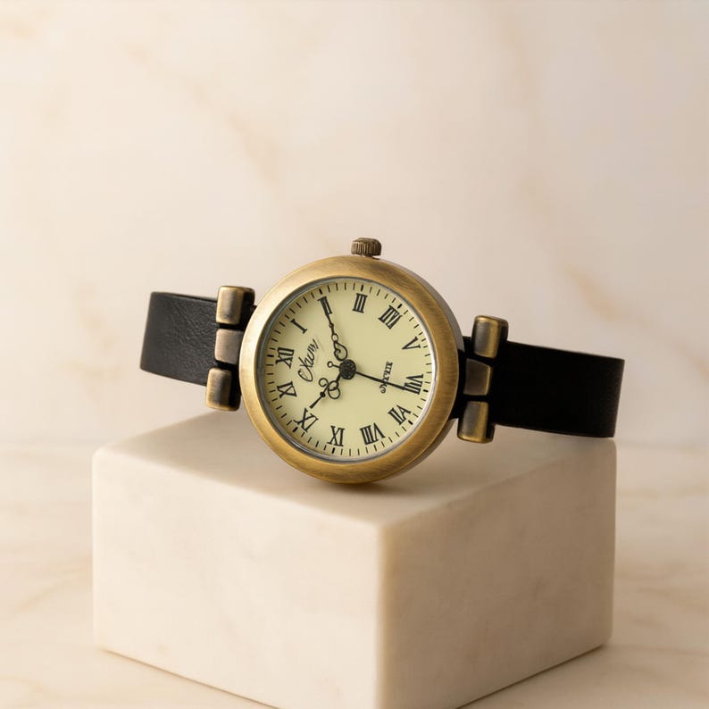 Vintage Women’s Quartz Leather Strap Watch – Classic Analog Retro Fashion Accessory & Elegant Daily Timepiece