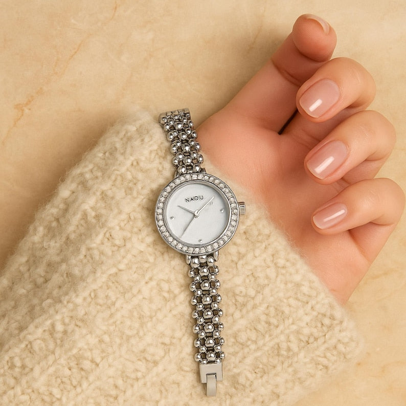 Vintage Women’s Gold Quartz Watch with Roman Numerals – Elegant Classic Dress Timepiece & Collectible Gift