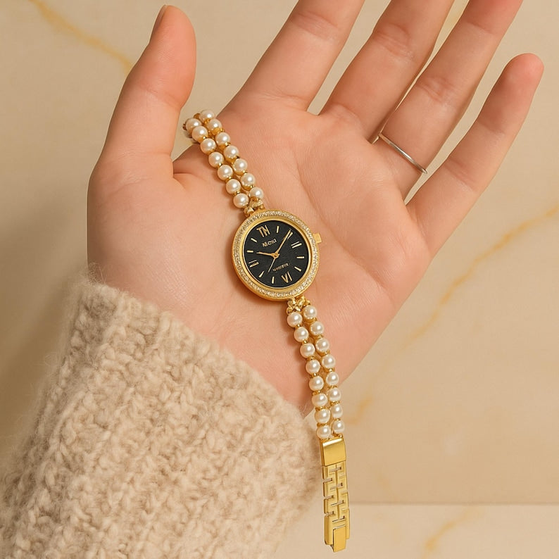 Vintage Women’s Gold Quartz Watch with Roman Numerals – Elegant Classic Dress Timepiece & Collectible Gift