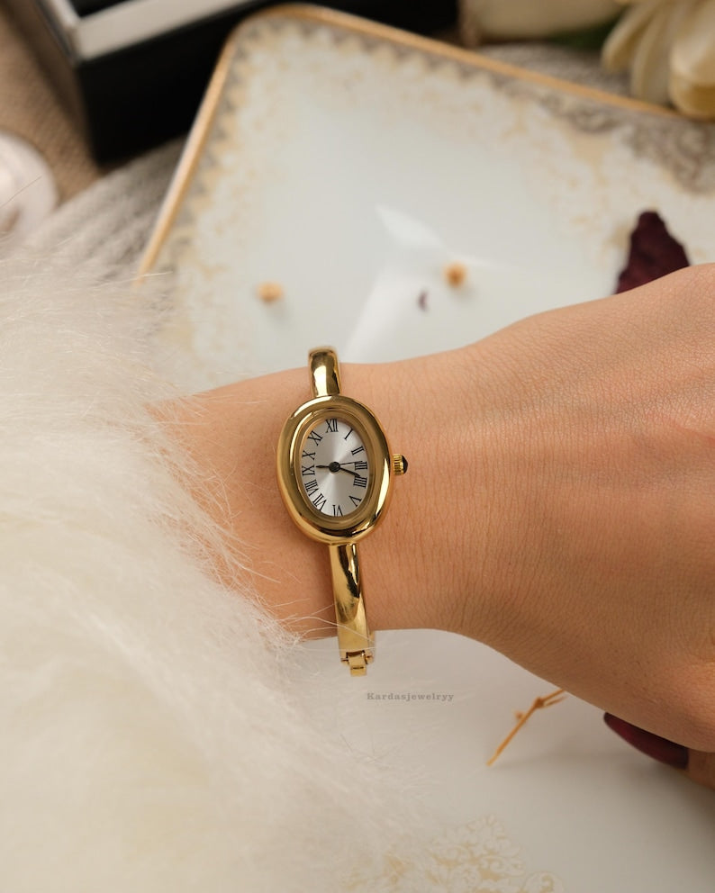 Elegant Women’s Gold Oval Watch with Roman Numeral Dial – Classic Metal Bracelet Timepiece, Perfect Gift for Valentine’s Day, Birthday & Mother’s Day